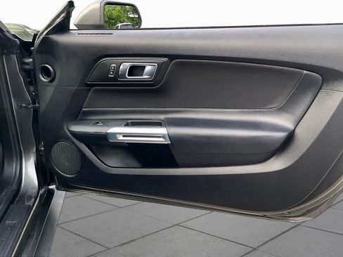 Used 2018 Ford Mustang Coupe RWD image 21