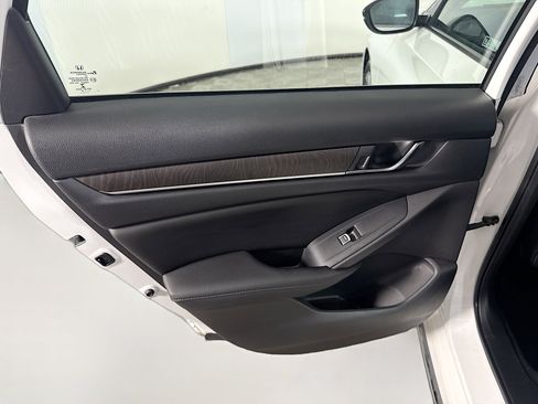 Used 2019 Honda Accord EX-L image 26