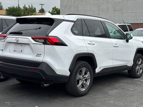 Used 2025 Toyota RAV4 XLE image 5