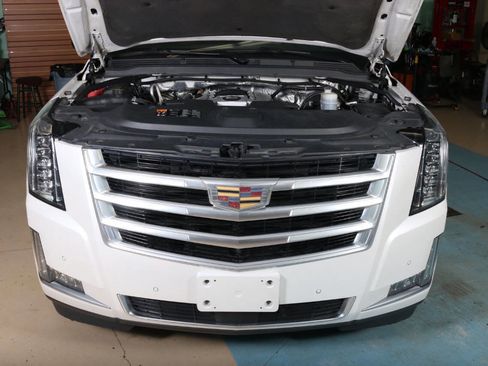 Used 2016 Cadillac Escalade Premium image 5