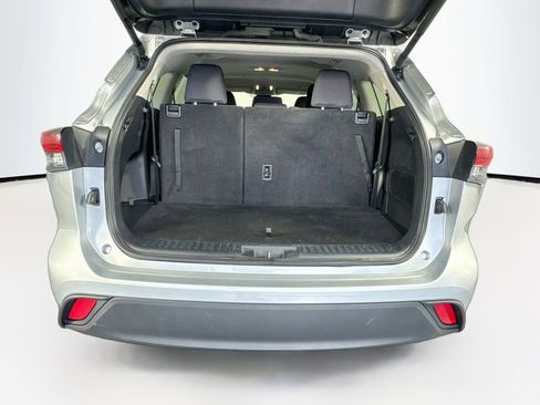 Used 2024 Toyota Highlander LE AWD/4WD image 24