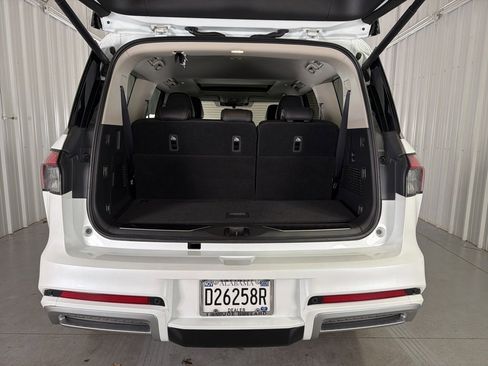 Certified 2025 INFINITI QX80 Pure image 8