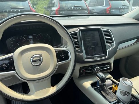 Used 2019 Volvo XC90 T5 Momentum w/ Multimedia Package AWD/4WD image 12