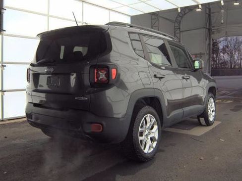 Used 2017 Jeep Renegade Latitude image 5