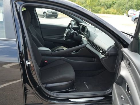 Used 2025 Hyundai Elantra Sport FWD image 20