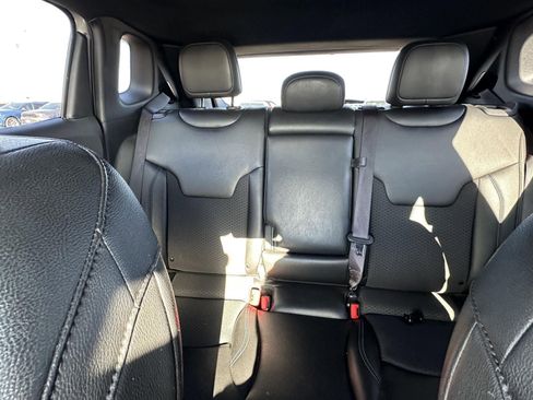 Used 2024 Jeep Compass Latitude image 30