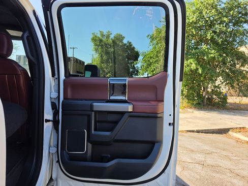 Used 2022 Ford F250 Platinum image 36