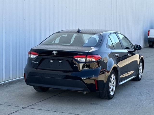 Used 2025 Toyota Corolla LE FWD image 4