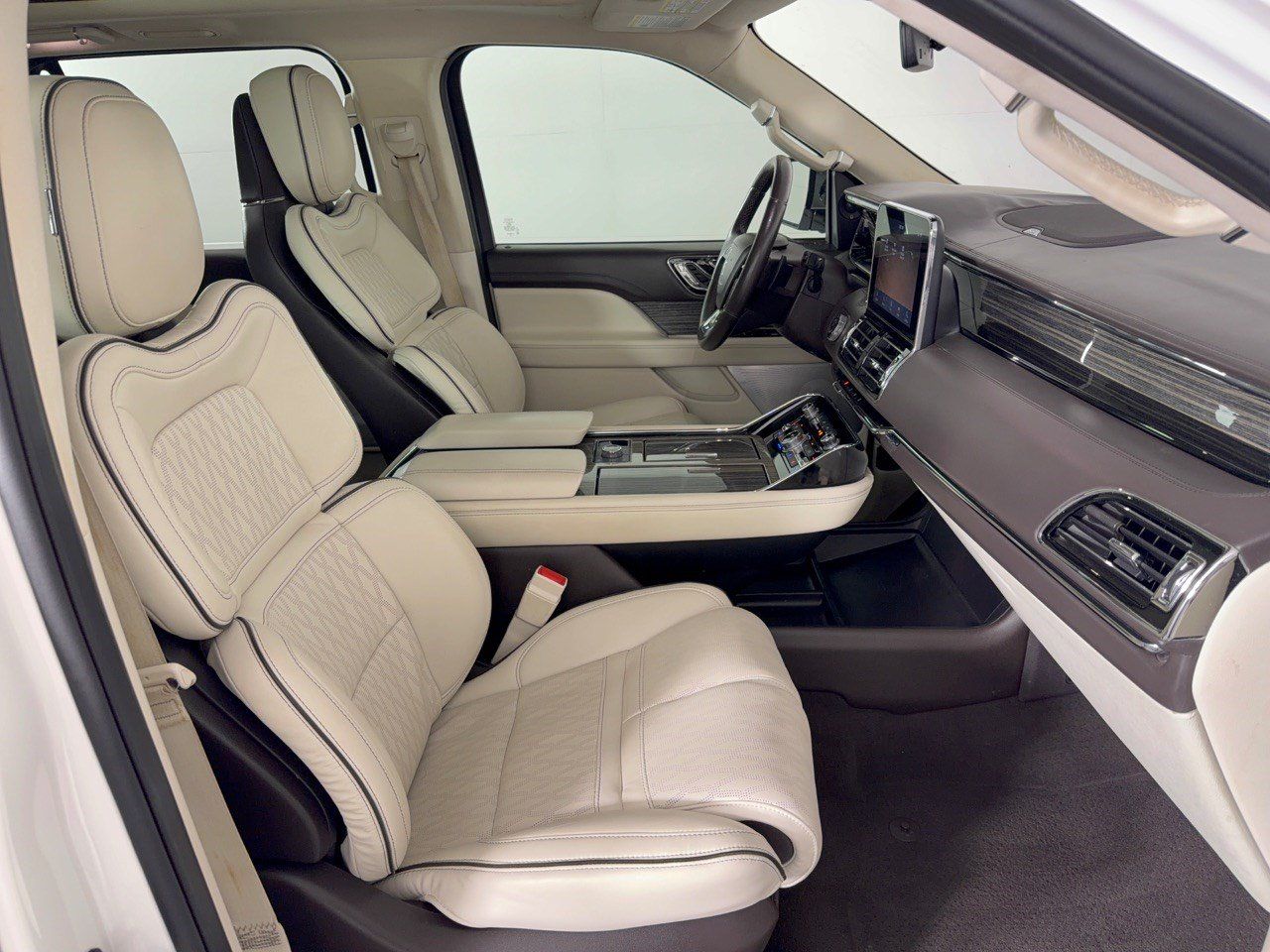 Used 2020 Lincoln Navigator L Black Label w/ Cargo Convenience Package AWD/4WD image 30