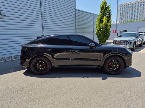 Used 2026 Porsche Cayenne GTS AWD/4WD image 2