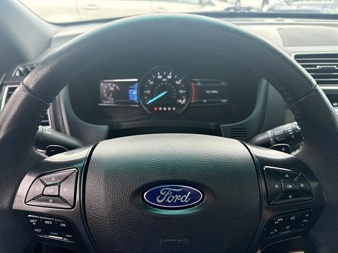Used 2017 Ford Explorer XLT w/ Equipment Group 201A AWD/4WD image 37