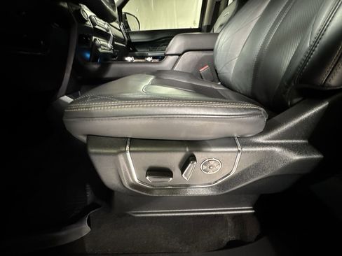 Used 2020 Ford Expedition Platinum image 18