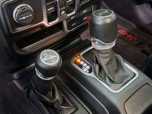 Used 2020 Jeep Wrangler Unlimited Sahara AWD/4WD image 19