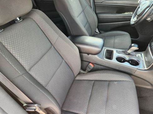 Used 2022 Jeep Grand Cherokee Laredo E image 20