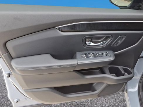 Used 2025 Honda Pilot Elite image 17