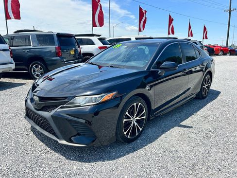 Used 2019 Toyota Camry SE FWD image 17
