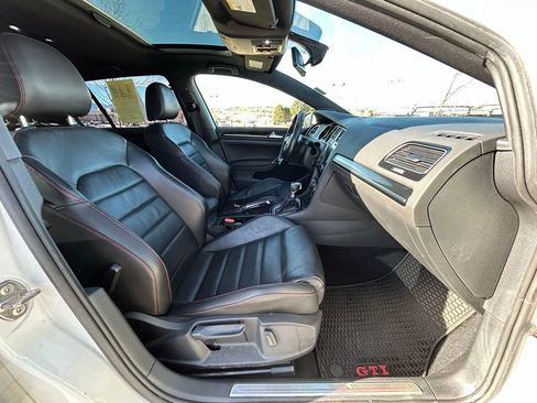 Used 2017 Volkswagen GTI SE image 33