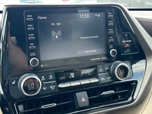Used 2021 Toyota Highlander XLE AWD/4WD image 33
