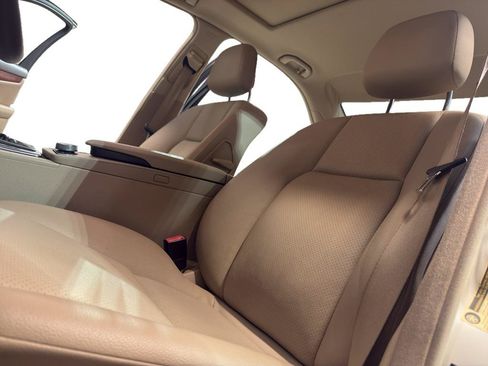 Used 2011 Mercedes-Benz C 300 4MATIC Sedan image 16