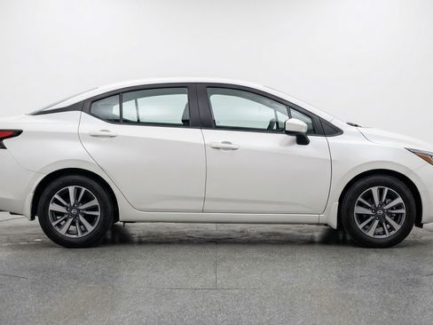 Used 2025 Nissan Versa SV FWD image 11
