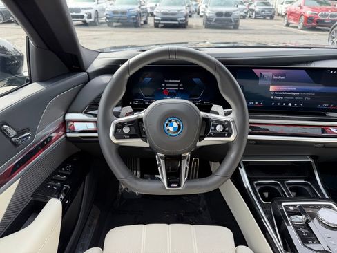 Used 2025 BMW 750e xDrive AWD/4WD image 29