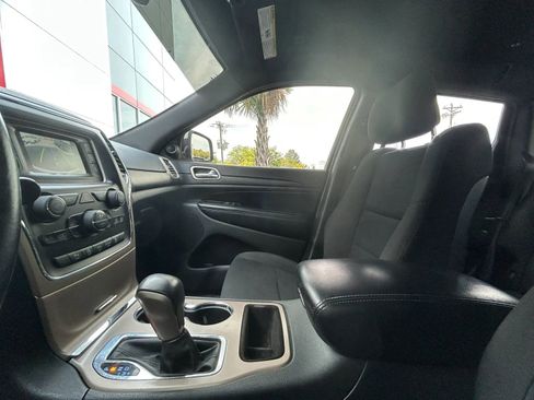 Used 2017 Jeep Grand Cherokee Laredo w/ Quick Order Package 23E image 15