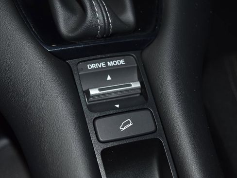 Used 2024 Honda HR-V LX image 17