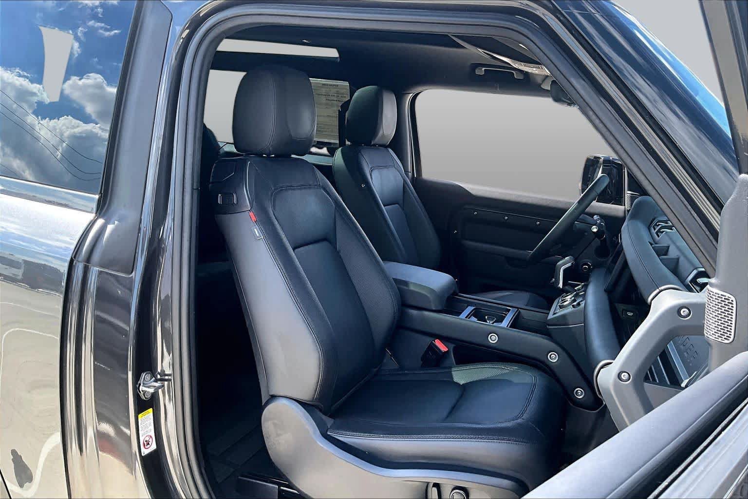 Used 2024 Land Rover Defender 90 X-Dynamic SE AWD/4WD image 7