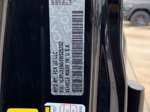 Used 2025 Jeep Wrangler Unlimited Sahara AWD/4WD image 32