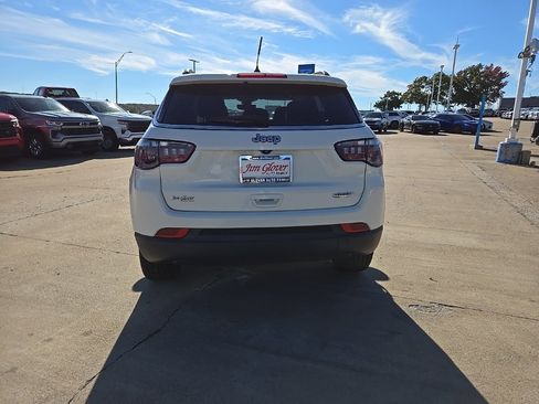 Used 2018 Jeep Compass Latitude image 4