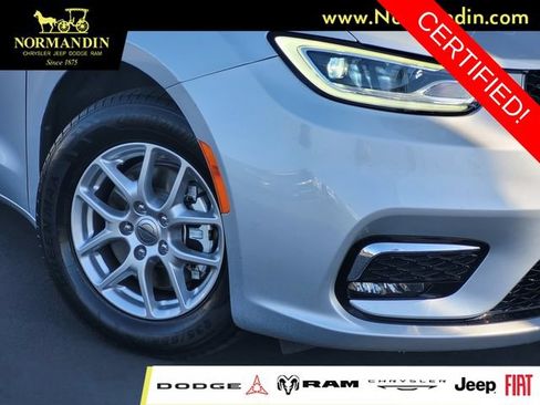 Certified 2024 Chrysler Pacifica Touring-L FWD image 3