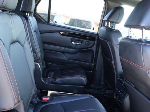 Used 2025 Honda Pilot TrailSport image 16