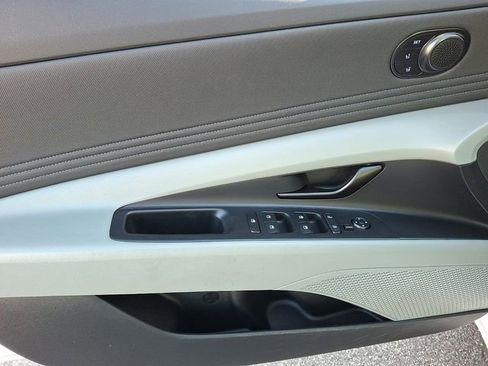 Used 2024 Hyundai Elantra Limited image 15