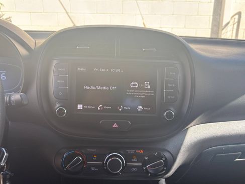 Used 2025 Kia Soul LX w/ LX Technology Package FWD image 16