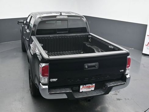 Used 2020 Toyota Tacoma TRD Off-Road AWD/4WD image 29