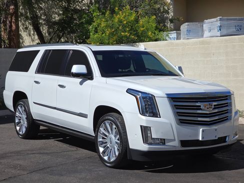 Used 2018 Cadillac Escalade ESV Platinum image 2