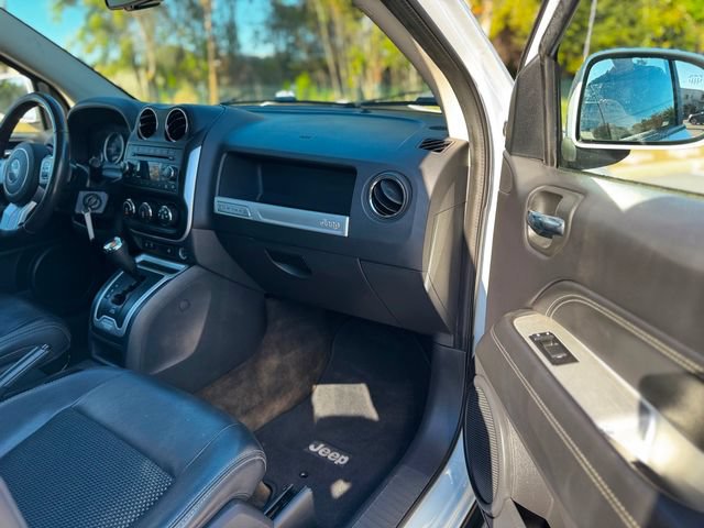 Used 2017 Jeep Compass Latitude FWD image 26