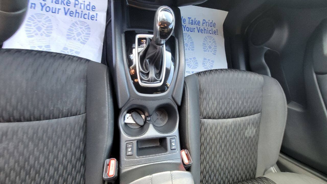 Used 2018 Nissan Rogue SV w/ Premium Package AWD/4WD image 16