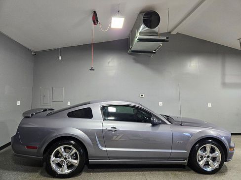 Used 2006 Ford Mustang GT image 2