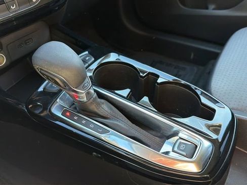 Certified 2025 Chevrolet Trax LT w/ Driver Confidence Package image 24