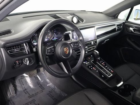 Used 2024 Porsche Macan AWD/4WD image 7