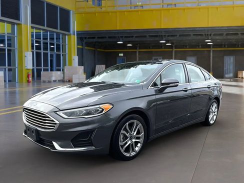 Used 2019 Ford Fusion SEL image 1