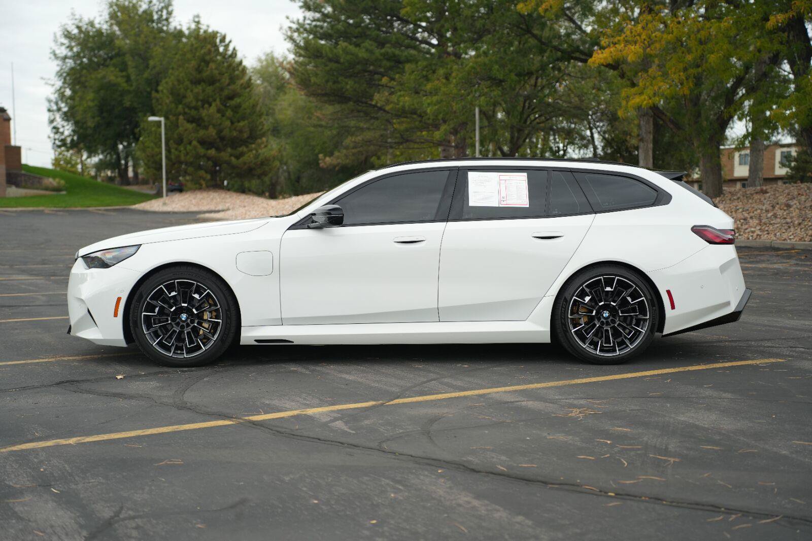 Used 2025 BMW M5 Touring AWD/4WD image 2