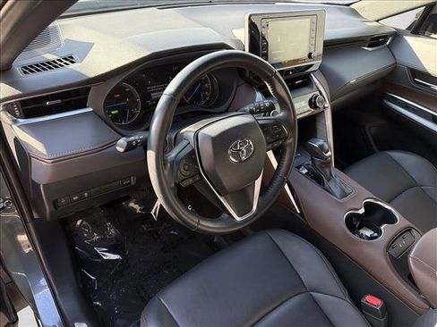 Used 2022 Toyota Venza XLE image 13