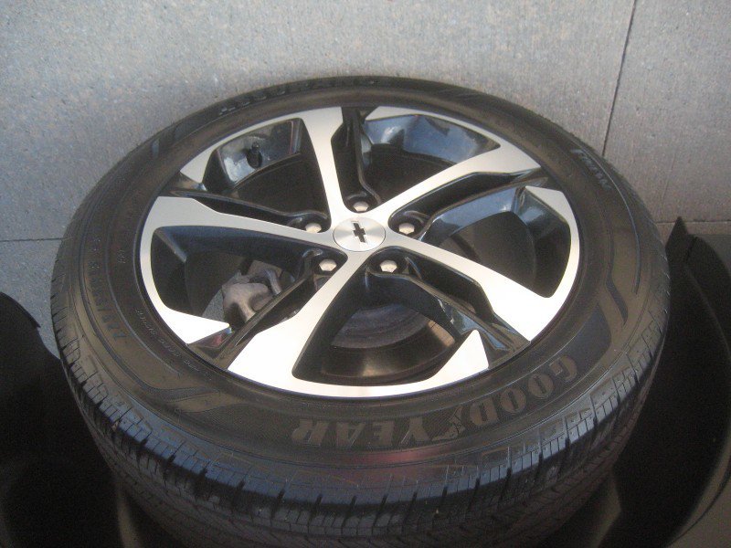 Used 2025 Chevrolet Trax RS FWD image 12