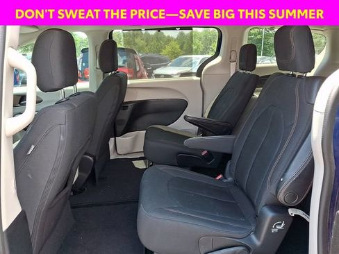 Used 2019 Chrysler Pacifica Touring Plus w/ Tire & Wheel Group FWD image 10