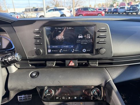 Certified 2025 Hyundai Elantra Sport image 19