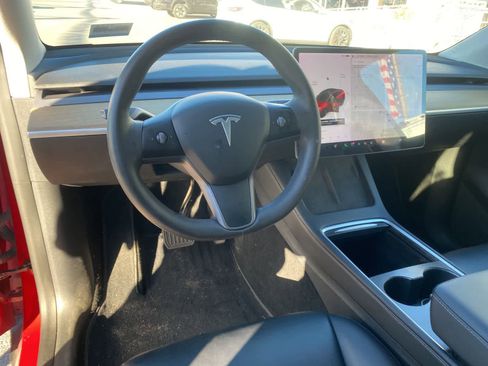 Used 2021 Tesla Model Y Long Range image 11
