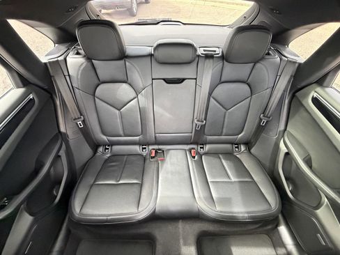 Used 2022 Porsche Macan image 37