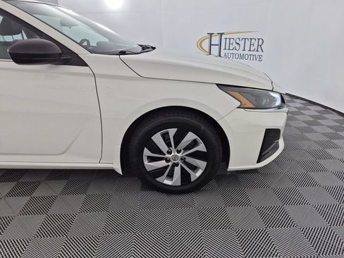 Used 2024 Nissan Altima 2.5 S FWD image 12